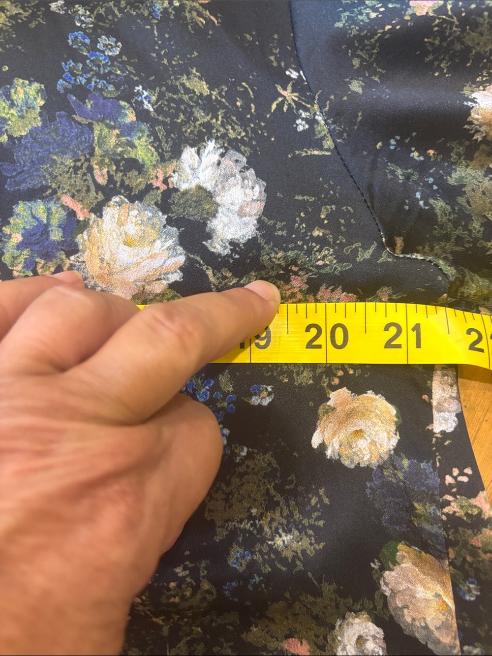 Vince Silk Painted Rose Button-Front Women's Blouse Size L - - Picture 8 of 10